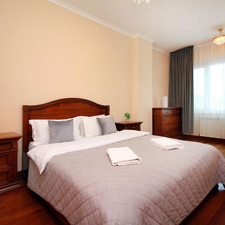 Роскошные Апартаменты На Набережной Almaty Exterior foto