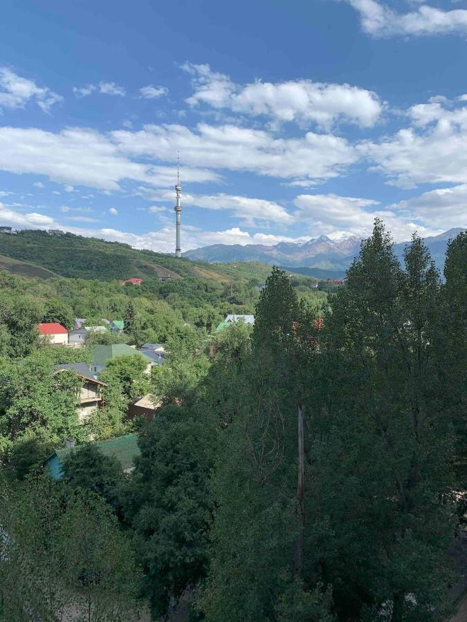 Роскошные Апартаменты На Набережной Almaty Exterior foto